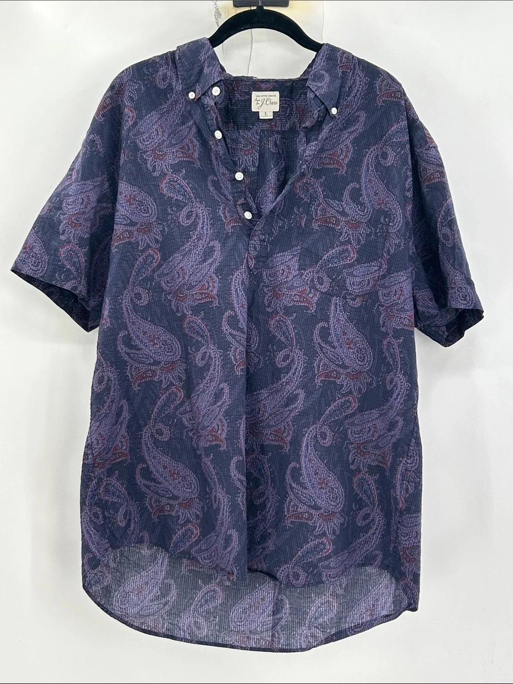 J. CREW Men’s Short-sleeve seersucker popover shirt Size Large Purple Paisley
